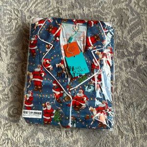 NWT Posh Peanut Women’s PJ set long sleeve relaxed in Santa print - Size M